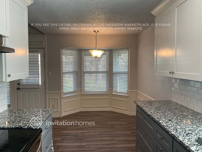 Building Photo - 340 NW Summercrest Blvd