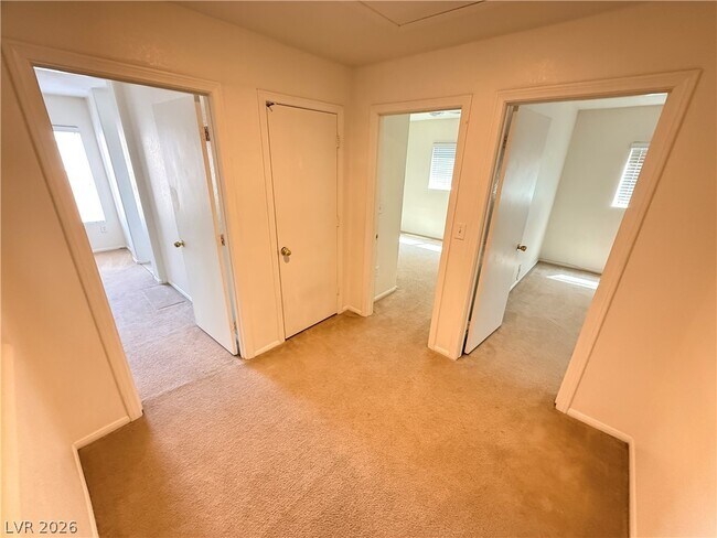 Building Photo - 2416 Cockatoo Dr