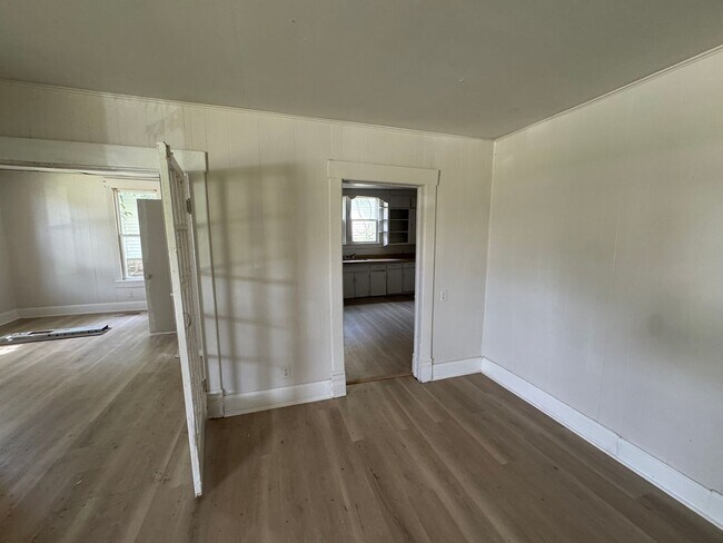 Building Photo - LEASING