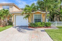 Building Photo - 3339 Blue Fin Dr