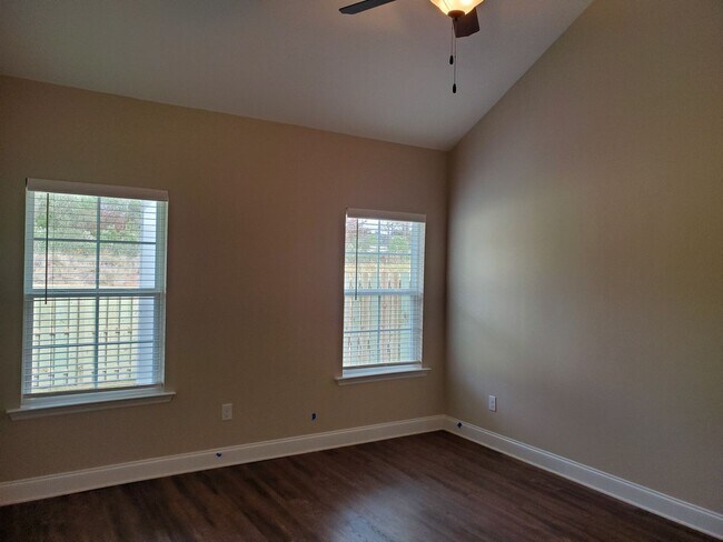 Building Photo - Brand New 4 Bedroom Townhome in Ammenities Community