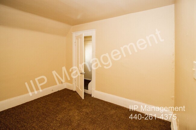 Building Photo - 2142 W 105th St