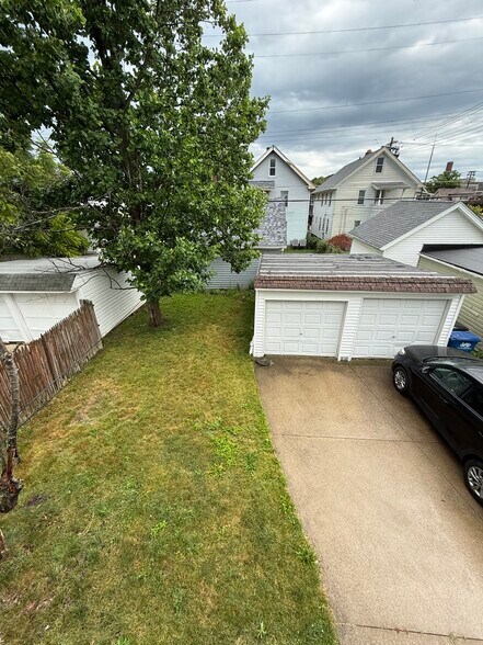 Backyard & Garage - 2099 Waterbury Rd