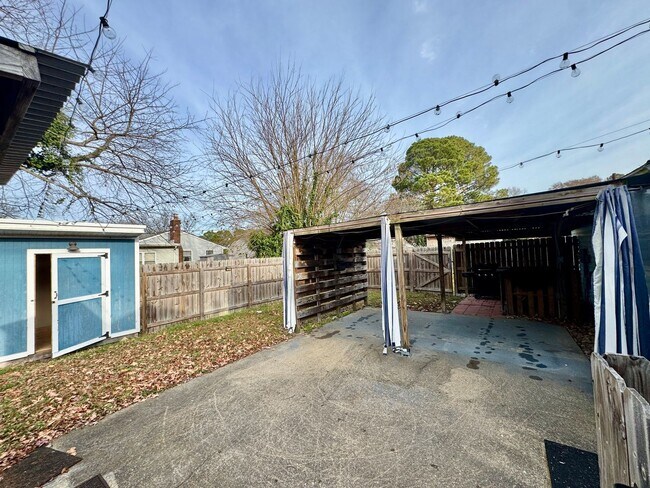 Building Photo - Beautiful Ranch Style Home