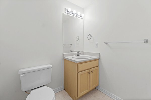 Building Photo - 1199 Dunrobin Ct S