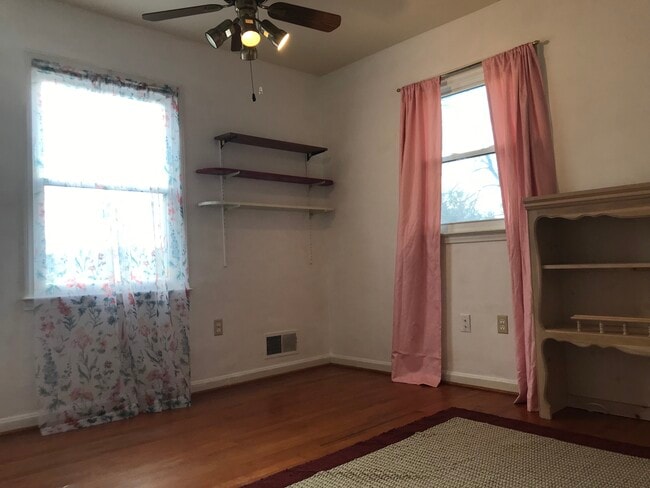 Building Photo - 5603 Lalos St