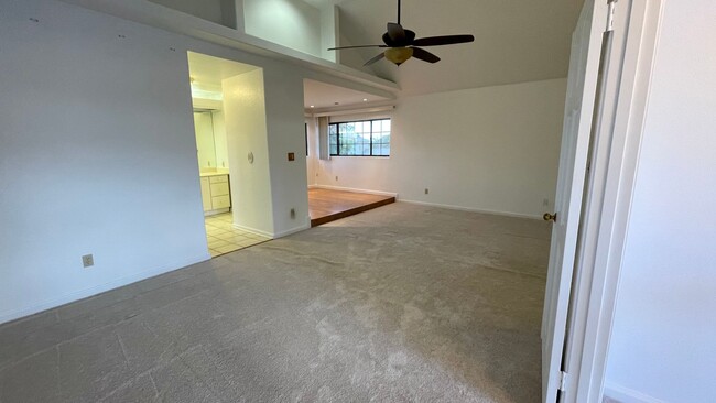 Building Photo - West Loch Estates 4 Bedroom/3 Bath Home Av...