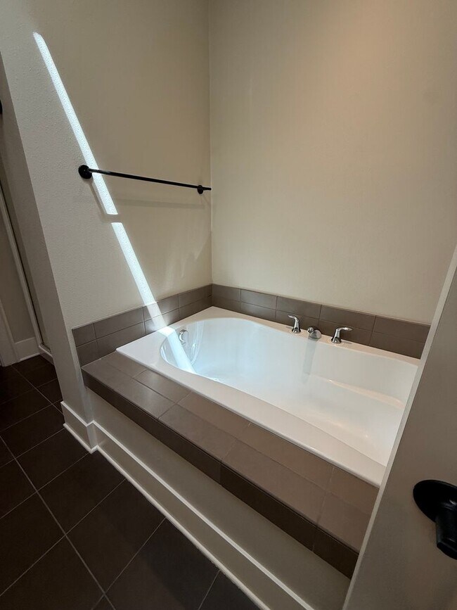 Building Photo - Stunning Contemporary townhome in Coveted Peterkort Woods, near St. Vincent's in Cedar Mill