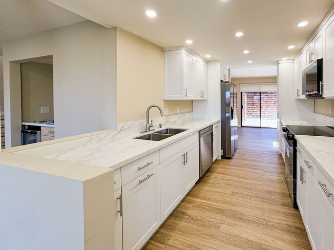 Building Photo - Luxurious Coastal Living: Fully Remodeled 3-Bed, 3.5-Bath with Ocean Views in Sea Point