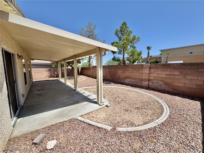 Building Photo - 5323 Estornino Ave