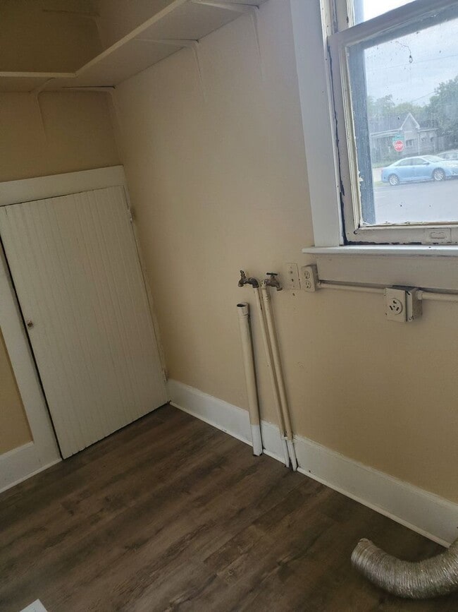 Building Photo - 3 Bed 1 bath house