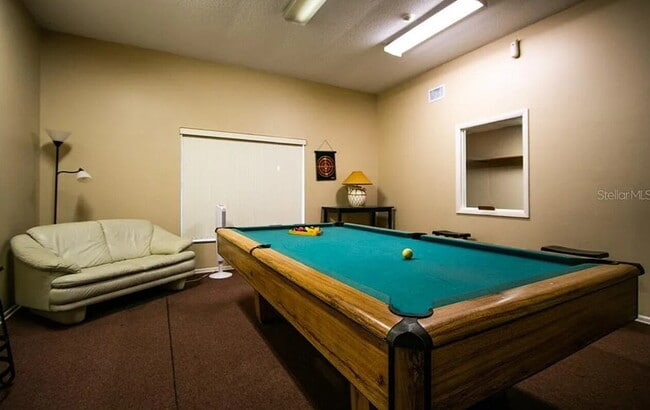 Building Photo - Centrally Located 3 bedroom 2.5 bath Townhome.