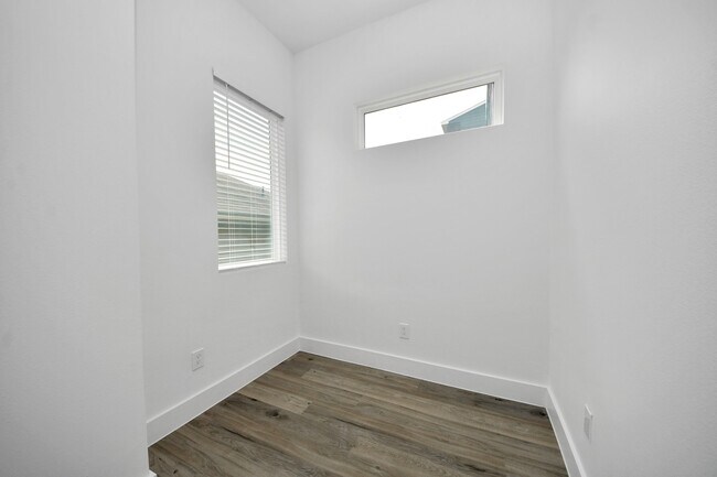 Building Photo - 4608 Coke St