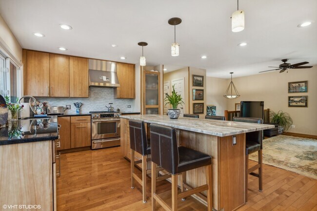 Building Photo - 1475 Deerfield Pl
