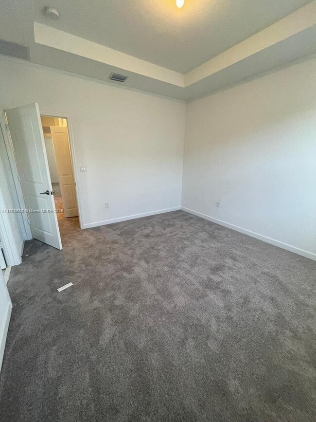 Building Photo - 2634 SE 11th Ct