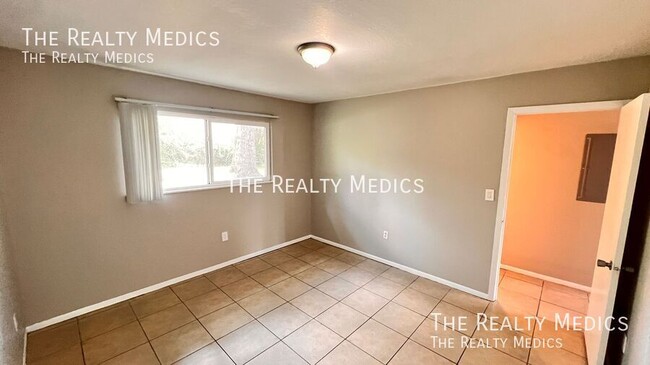 Building Photo - 1430 Monroe St