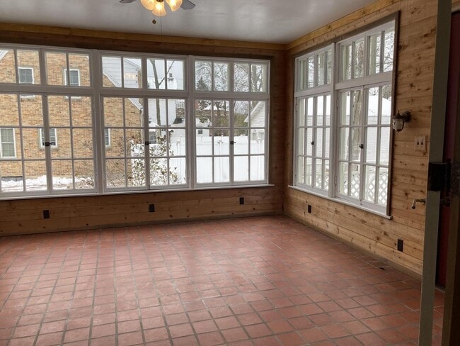 Building Photo - 339 State St