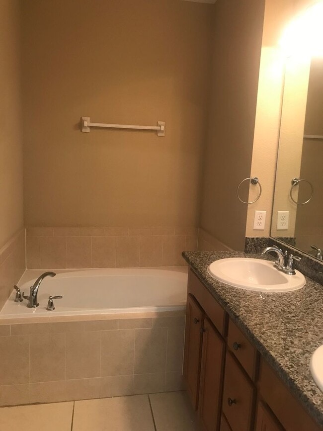 Building Photo - Lake Nona Townhome 3 Bed 2.5 Bath - Move in Special $500 off First Month Rent