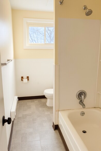 Building Photo - 107 2nd Ave