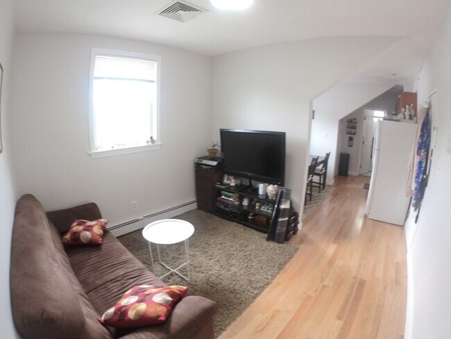 Building Photo - 6 Chestnut Hill Ave