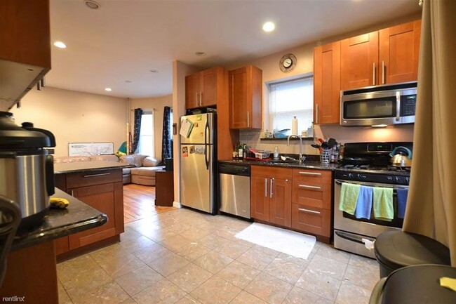 Building Photo - 4 Bedroom