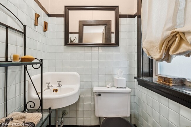 Building Photo - 5146 N Leavitt St