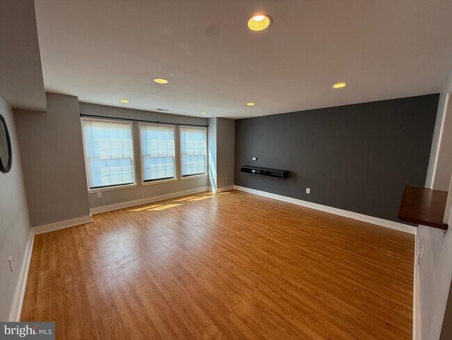 Building Photo - 30 Bridgewater Dr
