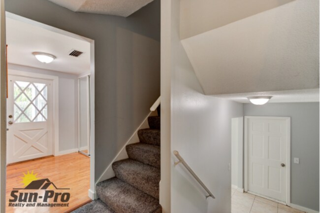 Building Photo - 2903 Lantern Dr