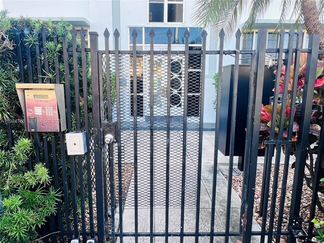 Building Photo - 1525 Meridian Ave