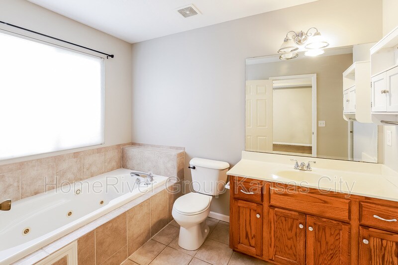 Building Photo - 3806 Lexington Ct