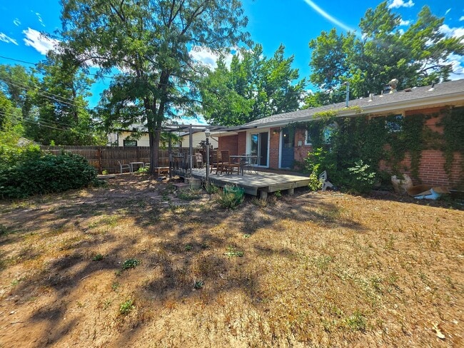 Building Photo - 710 S 44th St