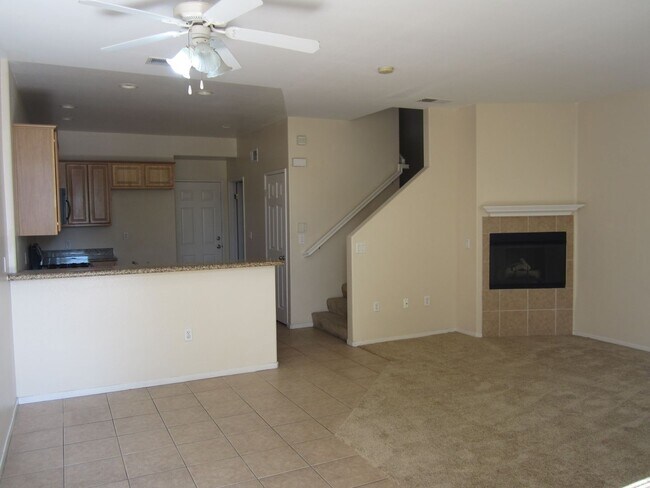 Building Photo - Luxury 2 Bedroom Townhome!  2 car Garage!