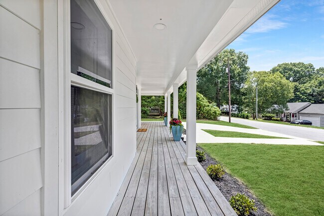 Building Photo - 316 W 14th St