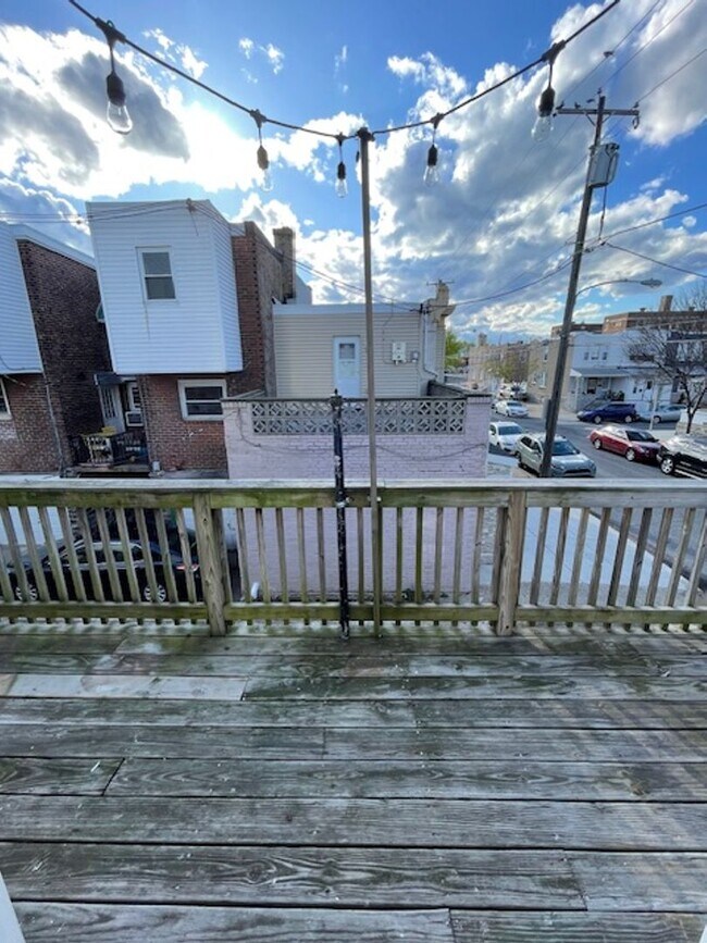 Building Photo - 3000 S 16th St