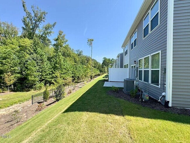 Building Photo - 1823 Hinesley Dr