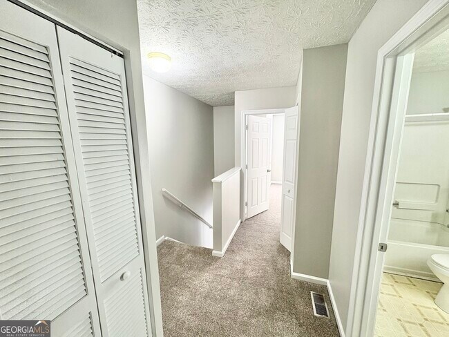 Building Photo - 408 Bainbridge Dr