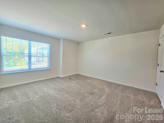 Building Photo - 3854 Rosewood Dr