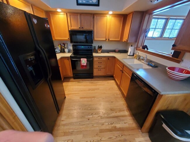 Building Photo - Extended Winter rental-Flexible lease term...