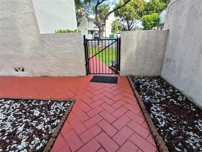 Building Photo - 10904 SW 72nd St