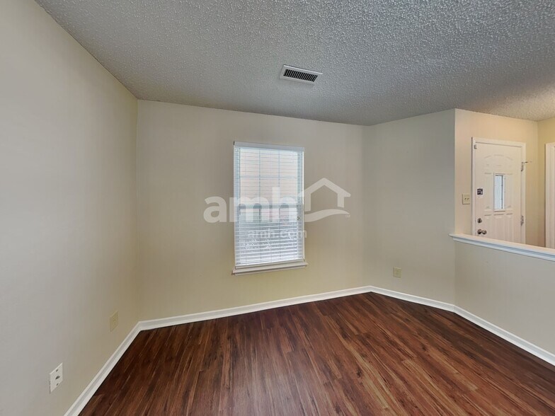 Building Photo - 10798 Cyrus Dr