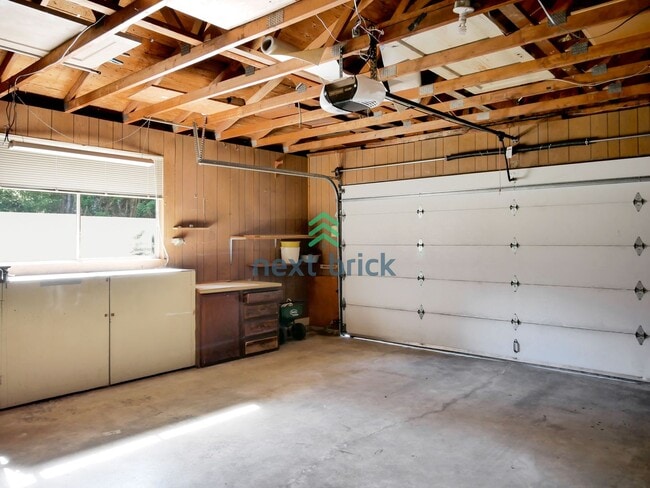 Building Photo - 3 Bedroom 2 bathroom Home for Rent!