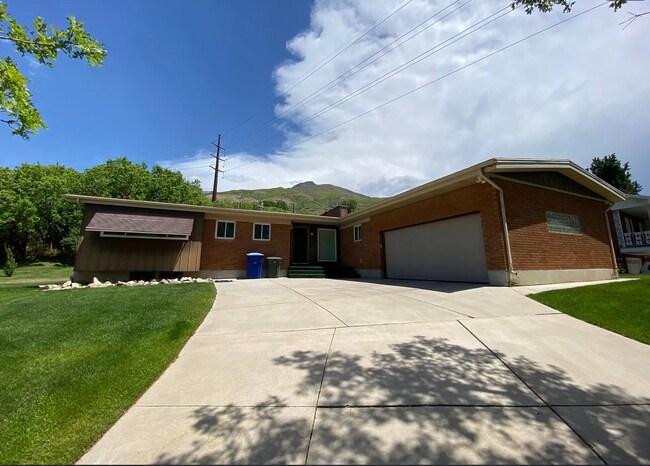 Building Photo - 4070 College Dr