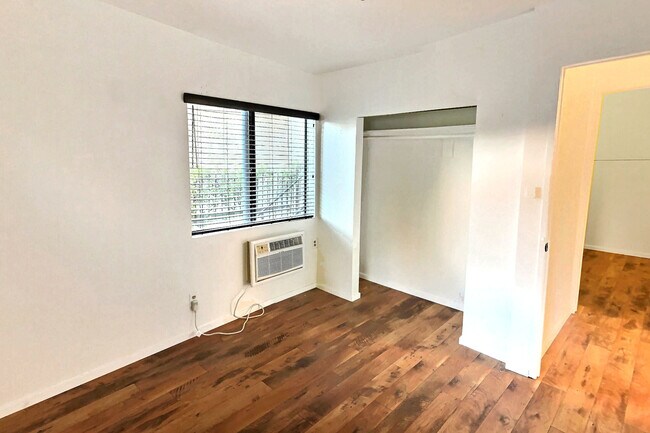 Building Photo - 946 N Avenue 50