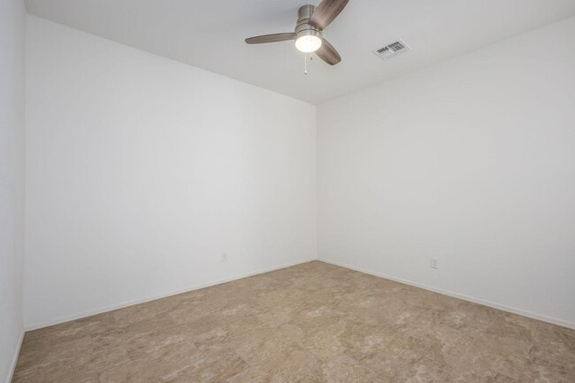Building Photo - 40262 W Molly Ln