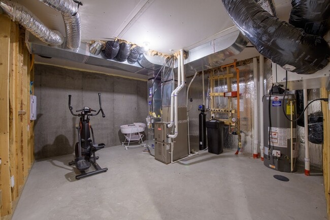 Building Photo - Awesome maple grove 5 bed 4 bath townhome! Pond views, 2 years old!