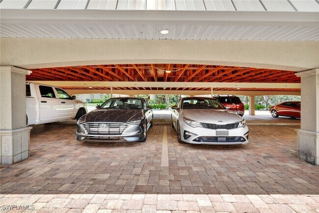 Building Photo - 3200 Gulf Shore Blvd N