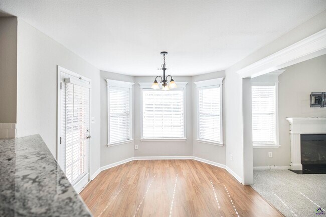 Building Photo - 104 Rosales Dr