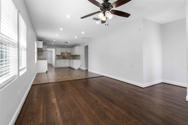 Building Photo - 714 Ogilvie St