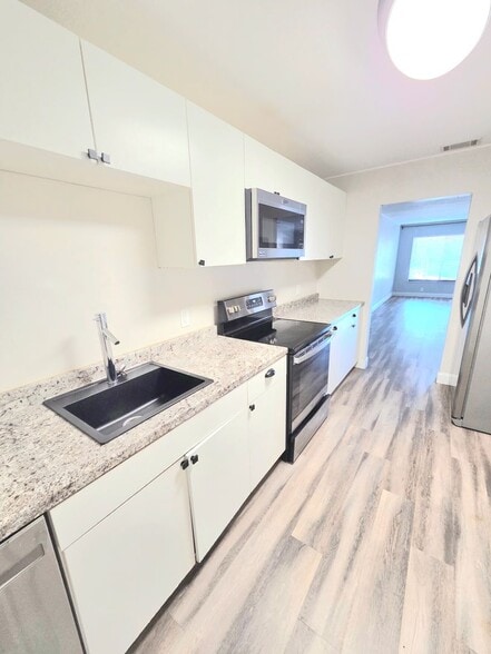 Building Photo - Location, Location!! 3 bedroom condo available now in Altamonte Springs