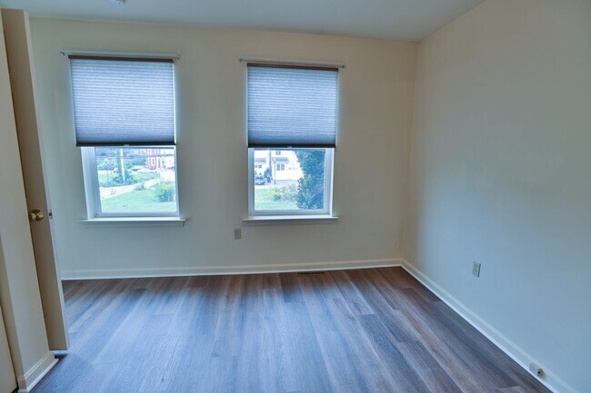 Building Photo - 3 Bedroom Single Family in Midtown with Pa...
